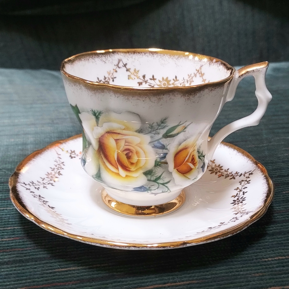 Royal Windsor Yellow Rose Teacup and Saucer with Gold Trim